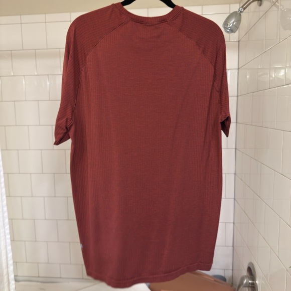 lululemon athletica Red Metal Vent Tech Shirt, size L - Picture 2 of 2